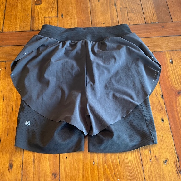 Cute Lululemon Bike / Run Shorts - Picture 2 of 7